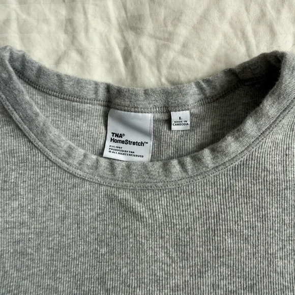 ARITZIA Heather Gray Ribbed Top - Picture 2 of 3